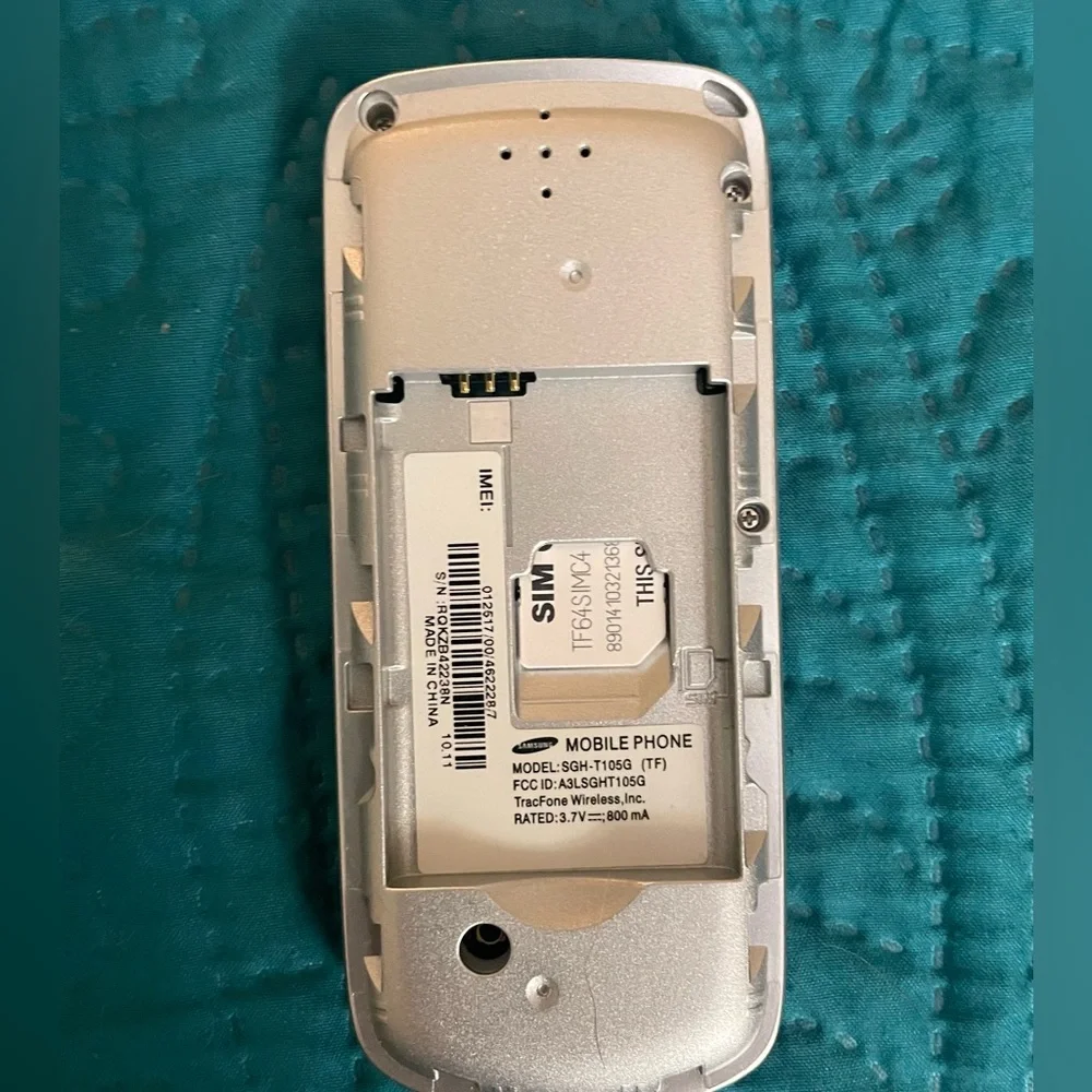 Vintage Samsung mobile from 2000. Tracphone. No battery but has SIM